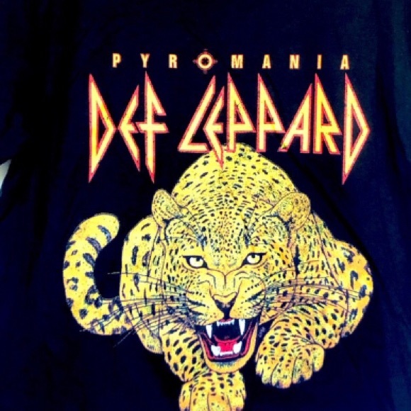 Def Leppard Pyromania 1983 Tour Band T Shirt - Picture 2 of 3